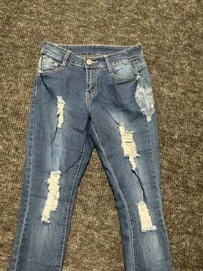 B.O.B Jeans Womens Size 5/6 Stretch Skinny Jeans in a Medium Denim Blue